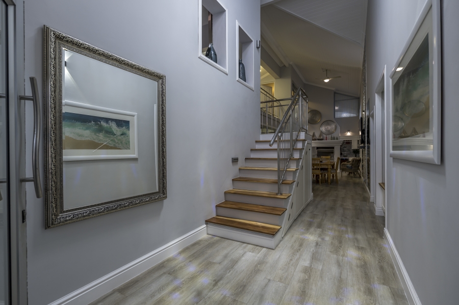 5 Bedroom Property for Sale in Glentana Western Cape